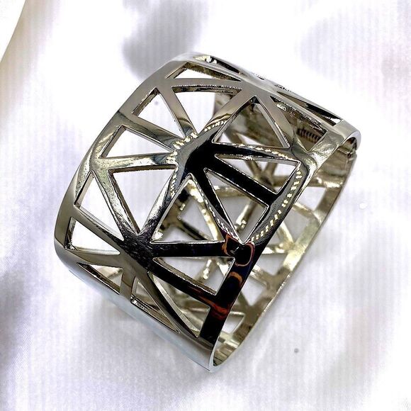 Chunky silver toned geometric cutout bangle cuff bracelet - Picture 1 of 6